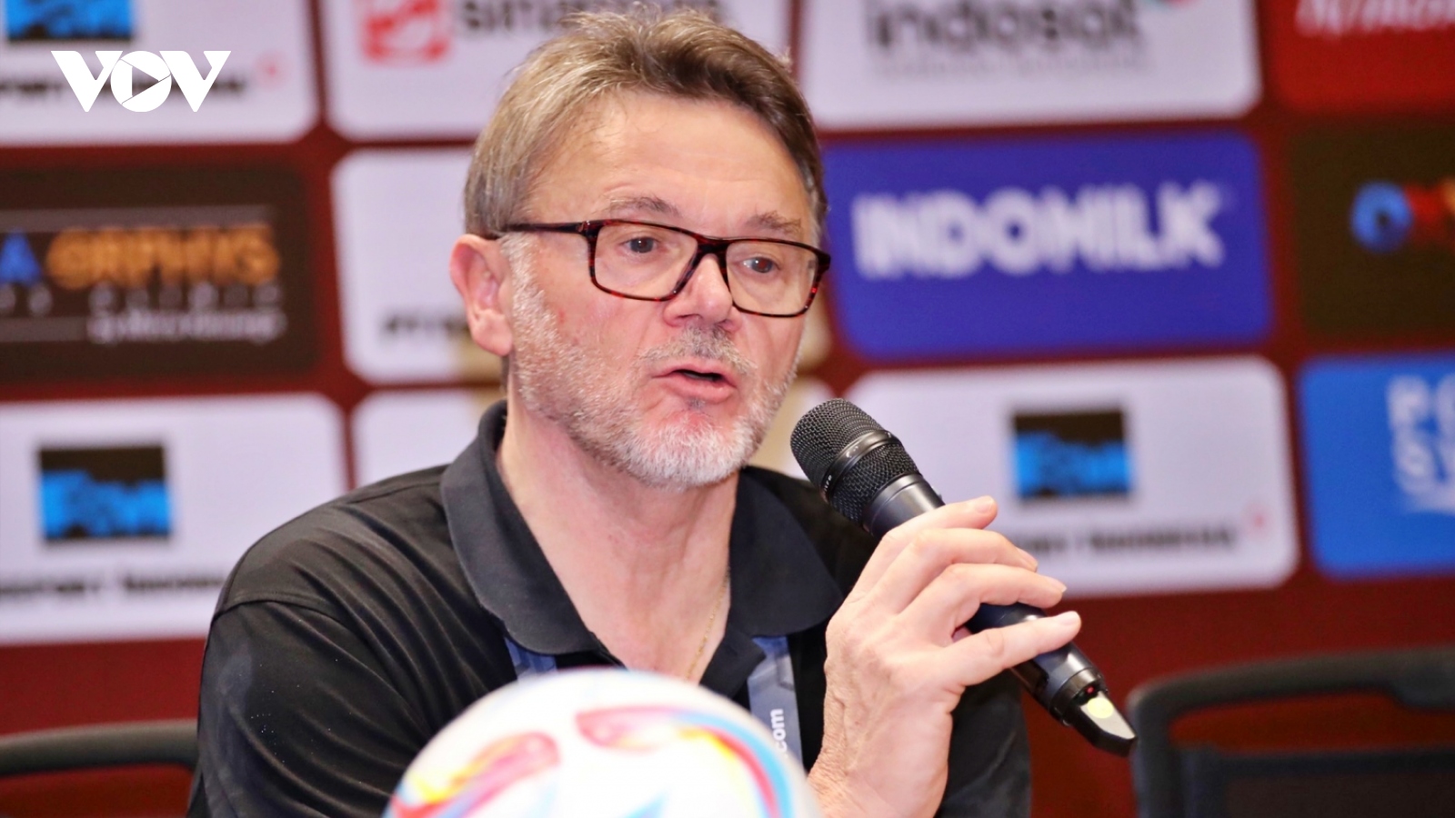 Báo Indonesia nói điều phũ phàng với HLV Troussier