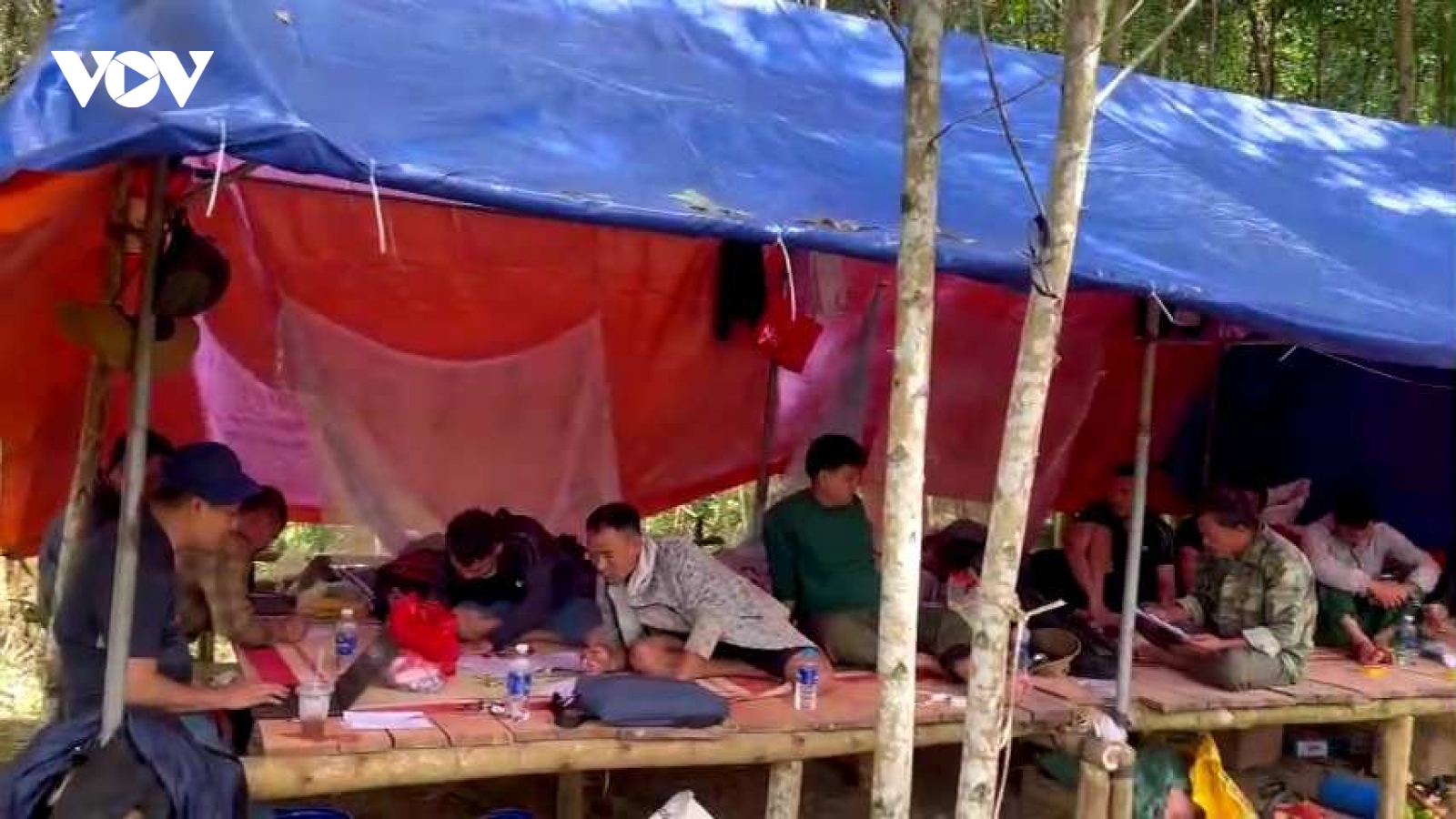 Bắt quả tang hơn chục đối tượng khai thác vàng trái phép ở Đắk Lắk