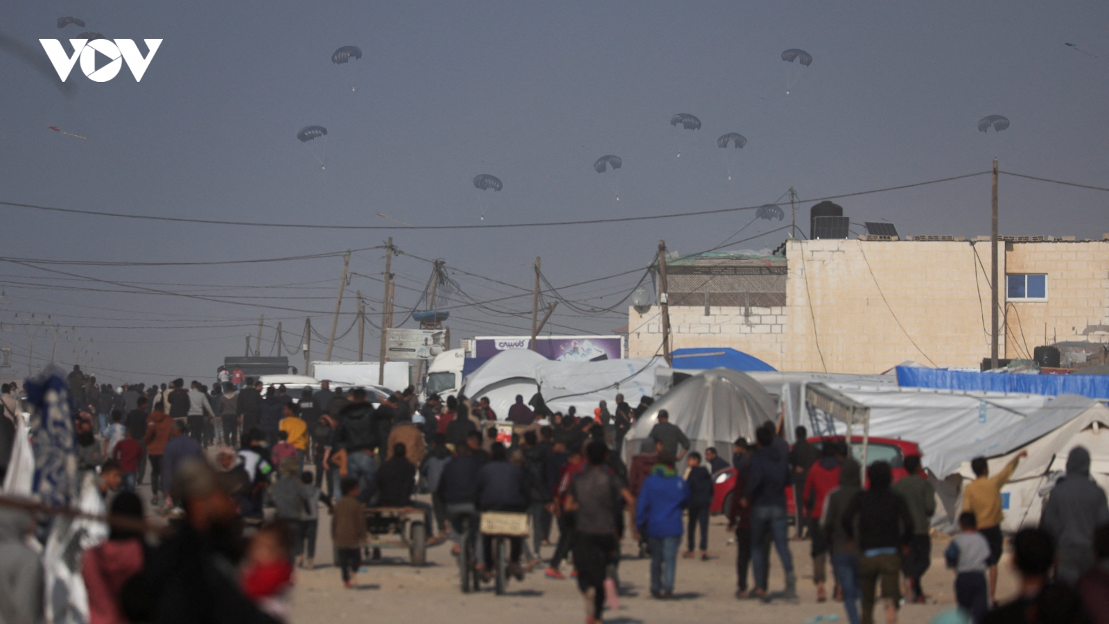 Mỹ bắt đầu tiến hành thả viện trợ xuống Gaza