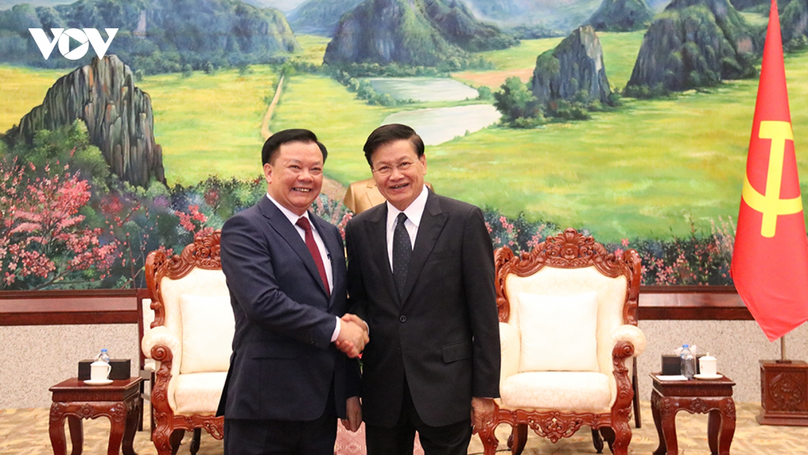 Lãnh đạo Lào đánh giá cao quan hệ hợp tác giữa Hà Nội và Vientiane