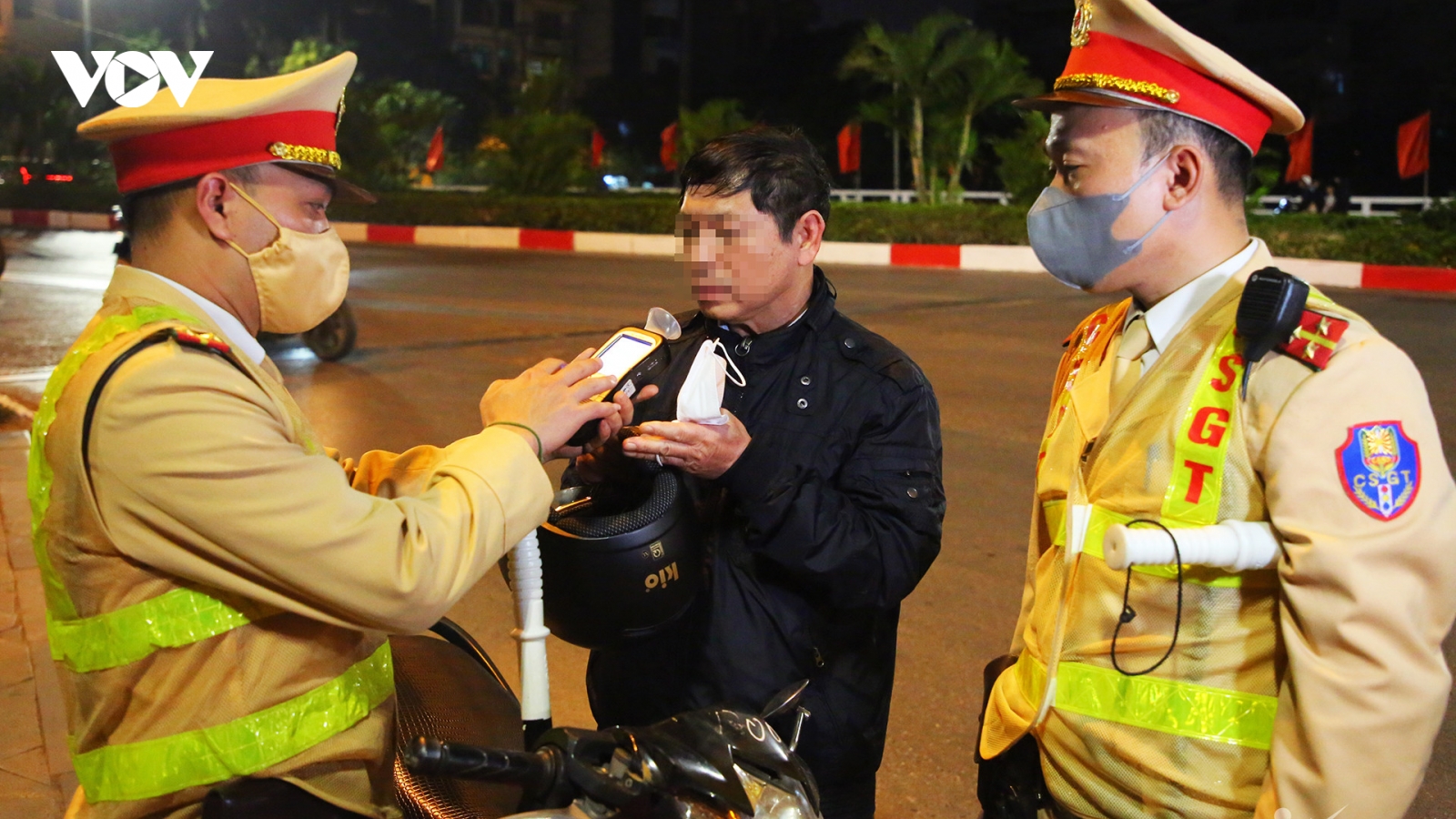Vì sao Chủ tịch Hà Nội ký xử phạt nữ tài xế vi phạm nồng độ cồn ở phố Trần Cung?