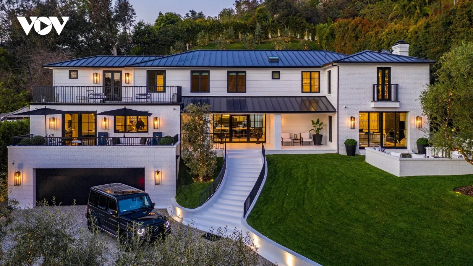 Khám phá biệt thự Beverly Hills trị giá 13,8 triệu USD của Rihanna