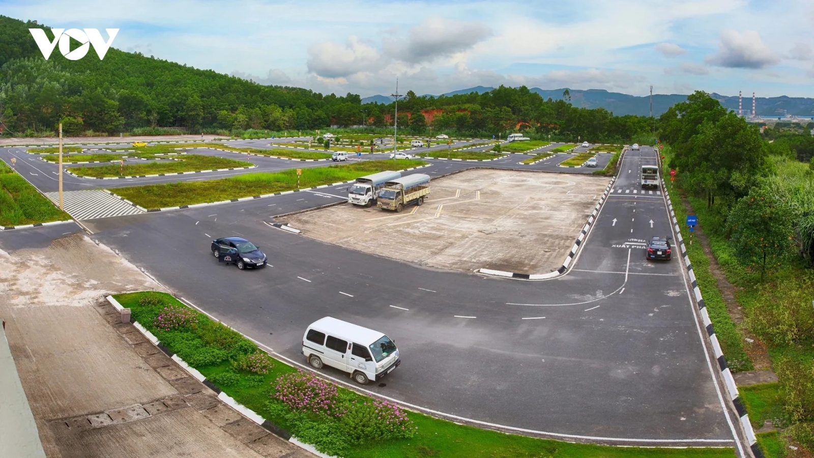 Trừ điểm giấy phép lái xe: Thận trọng và không nóng vội