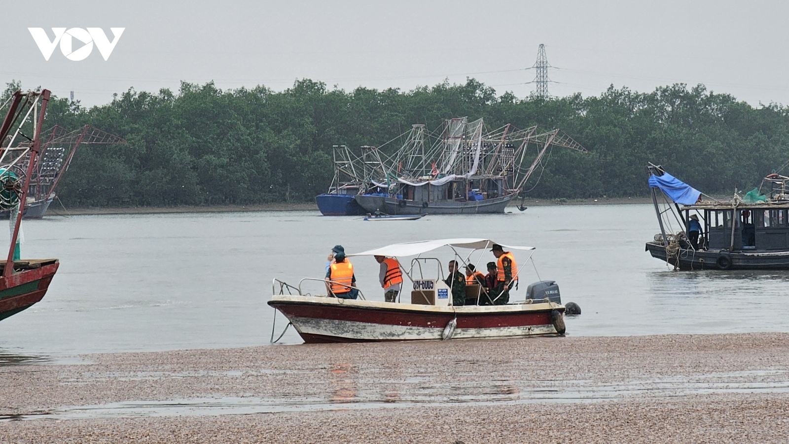 Khẩn trương tìm kiếm 4 người mất tích do giông lốc ở Quảng Ninh