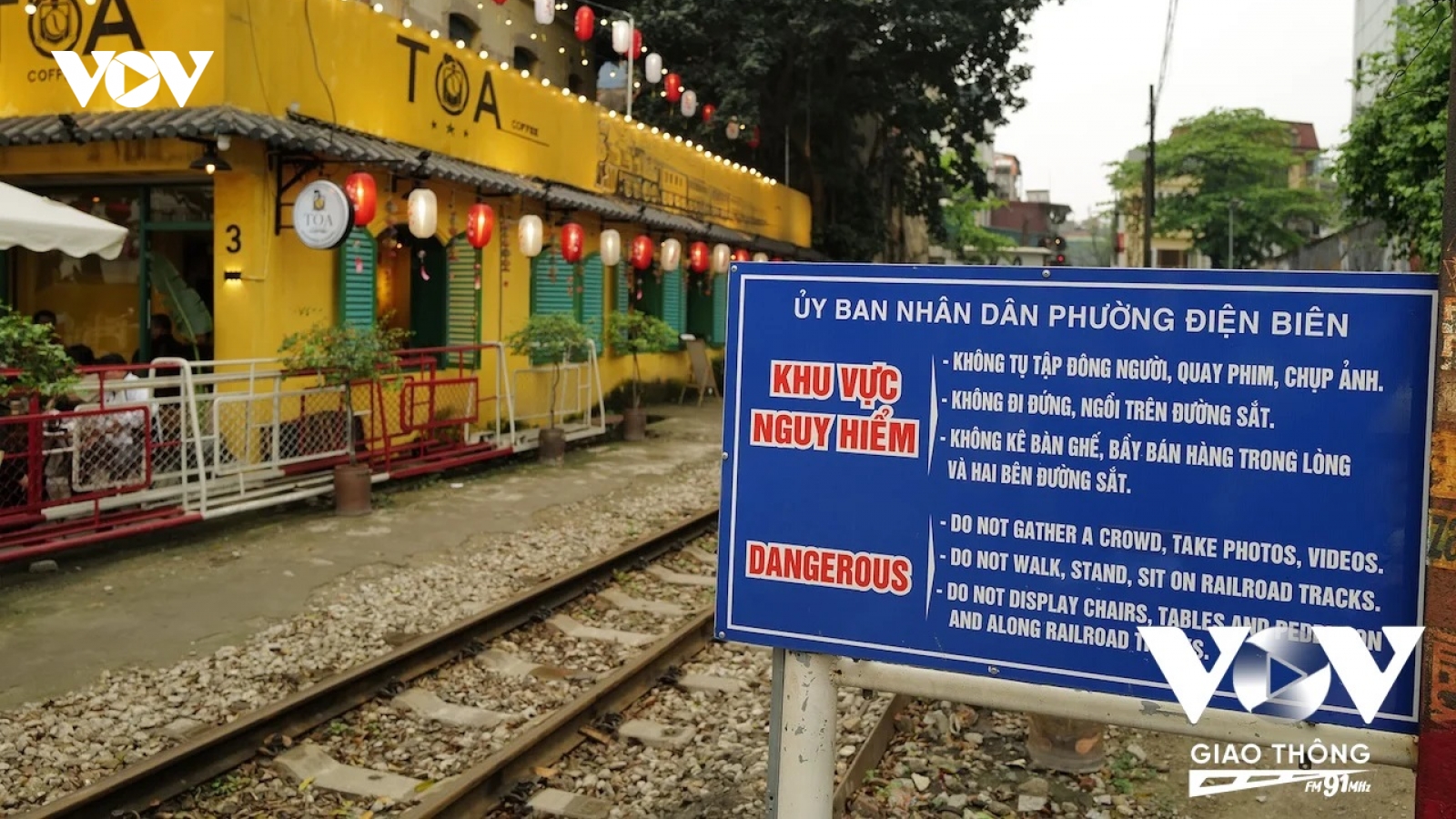 Có một phố đường tàu "không quán cà phê, không bóng du khách"