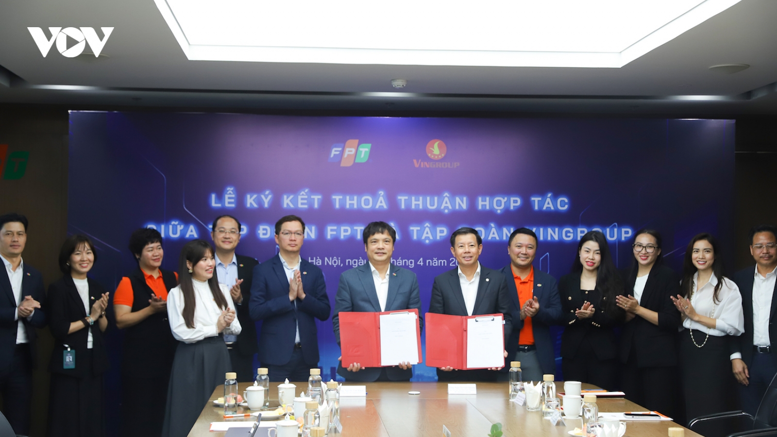 Vingroup và Tập đoàn FPT ký kết thỏa thuận hợp tác thúc đẩy chuyển đổi xanh