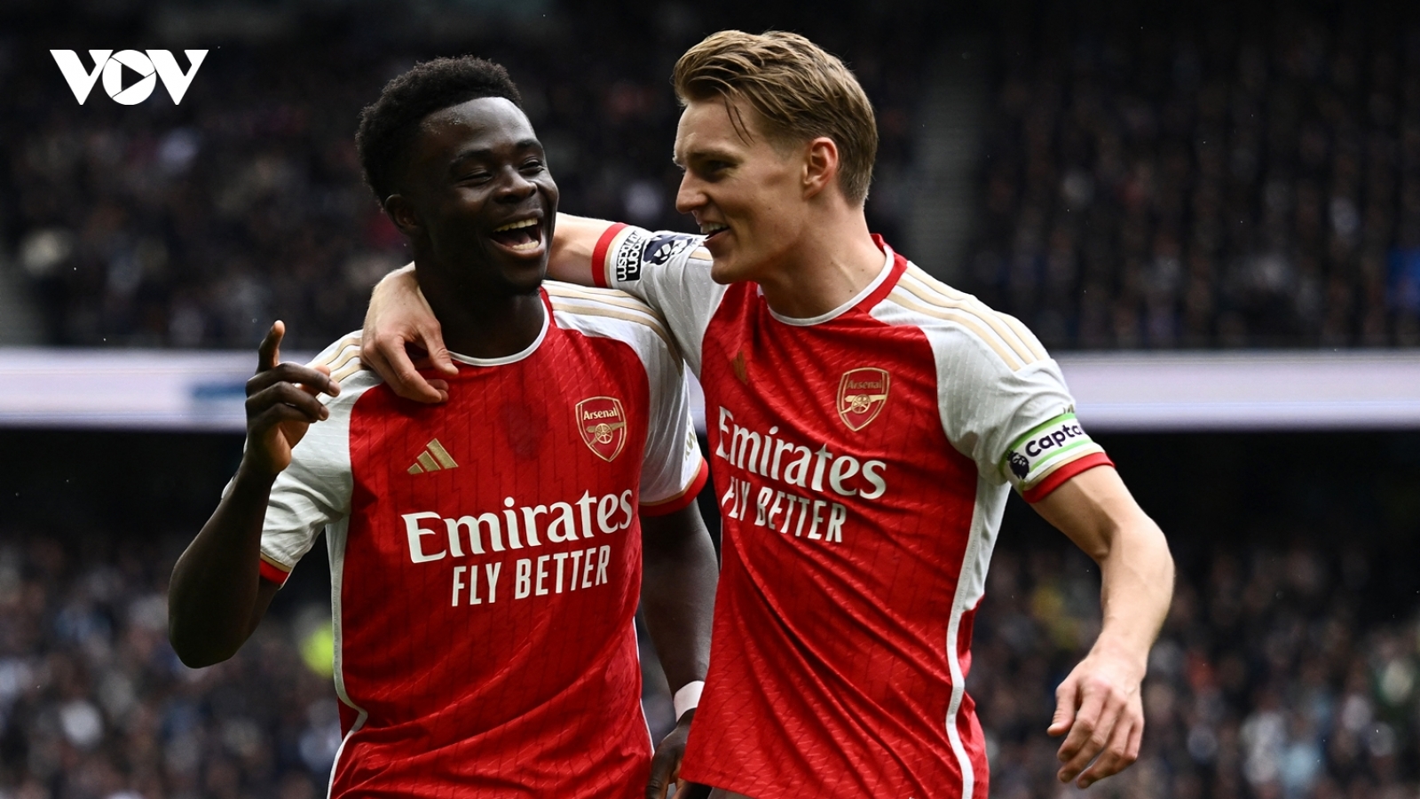 Thắng nghẹt thở Tottenham, Arsenal tiếp tục dẫn đầu Ngoại hạng Anh