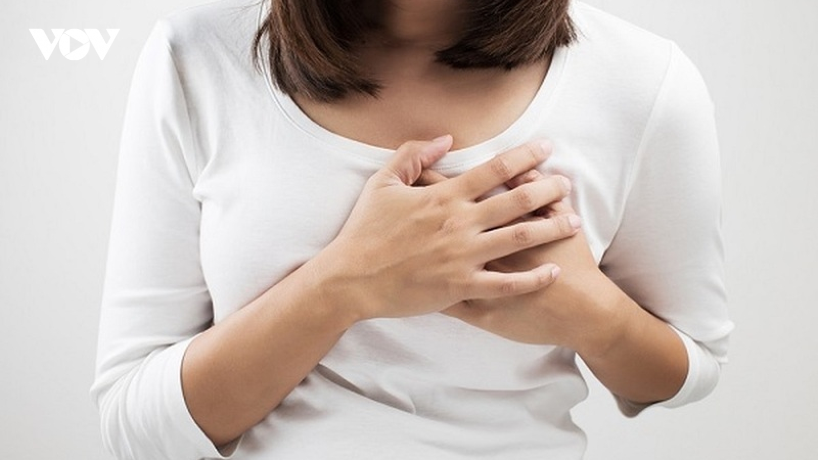 Cứ mỗi kỳ kinh nguyệt tôi lại đau buốt ngực trong thời gian gần đây
