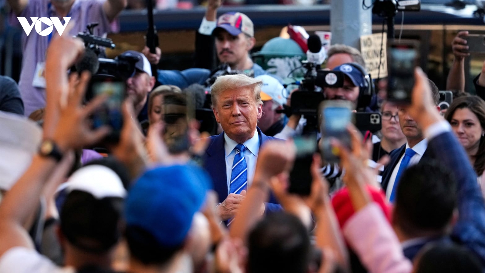 Ông Trump đang biến phiên tòa hình sự thành một sự kiện tranh cử?