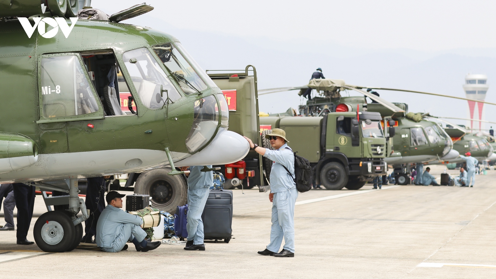 11 trực thăng bay kỷ niệm 70 năm chiến thắng Điện Biên Phủ hạ cánh an toàn