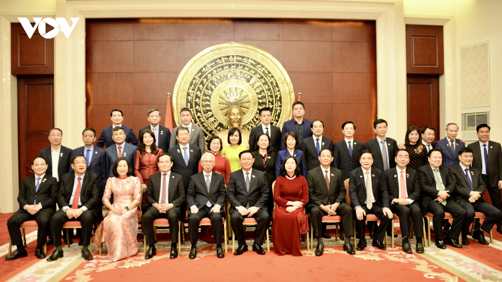 Chủ tịch Quốc hội Vương Đình Huệ gặp mặt cộng đồng người Việt Nam tại Trung Quốc
