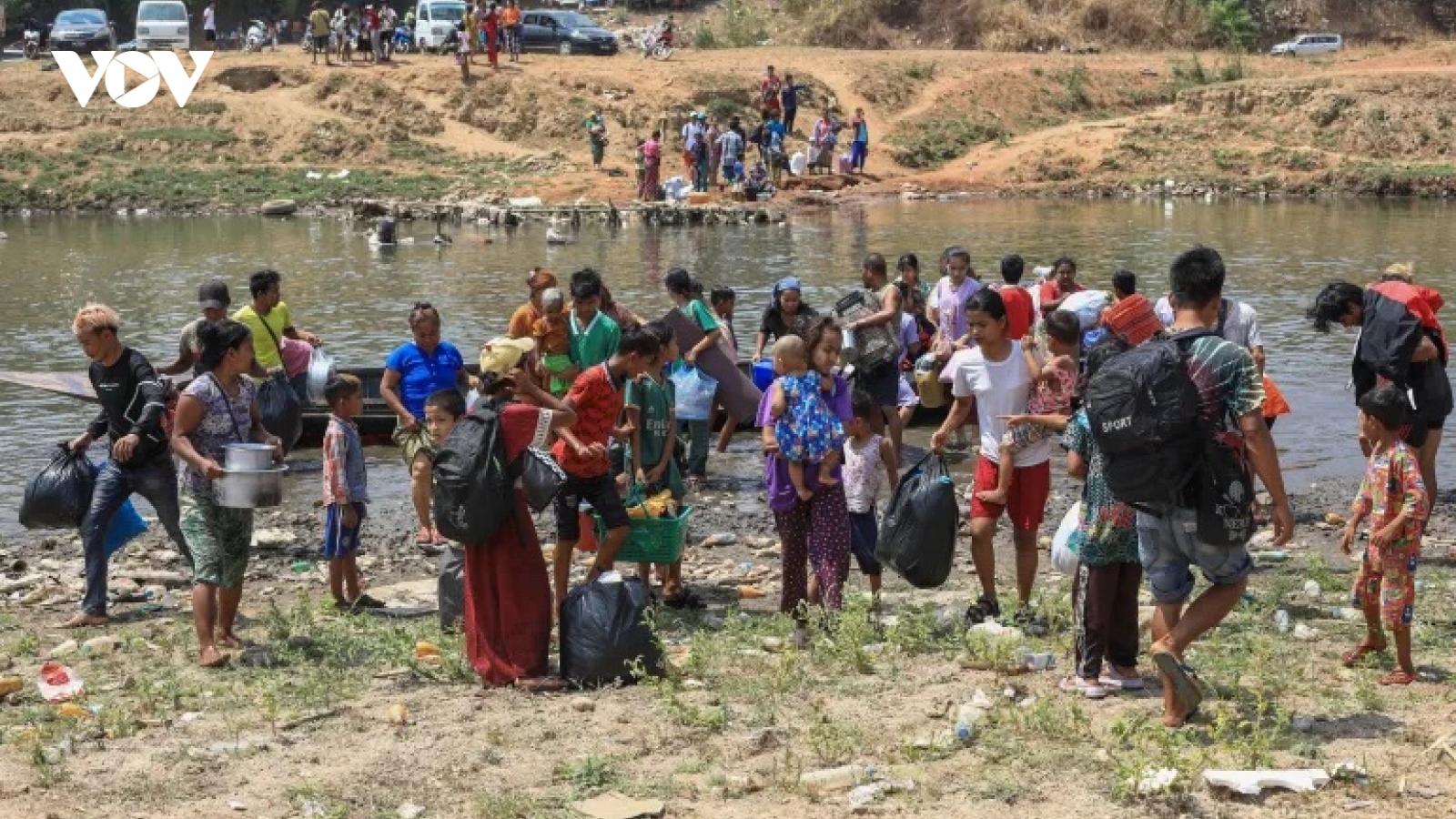 Giao tranh dữ dội khiến hàng ngàn người Myanmar lánh nạn sang Thái Lan