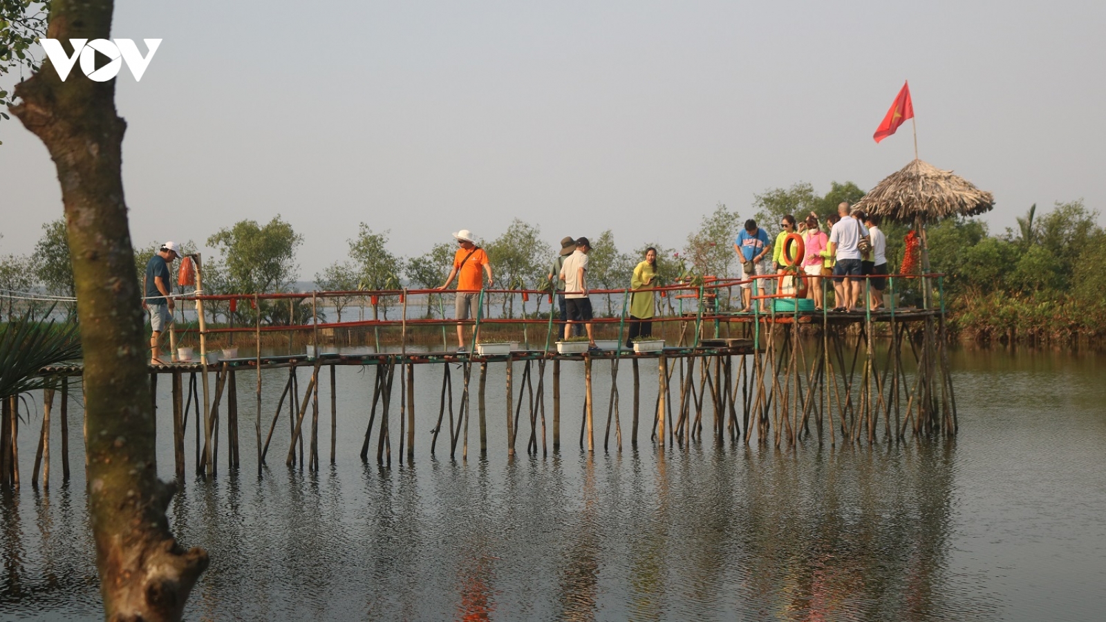 Về Huế trải nghiệm du lịch đầm phá