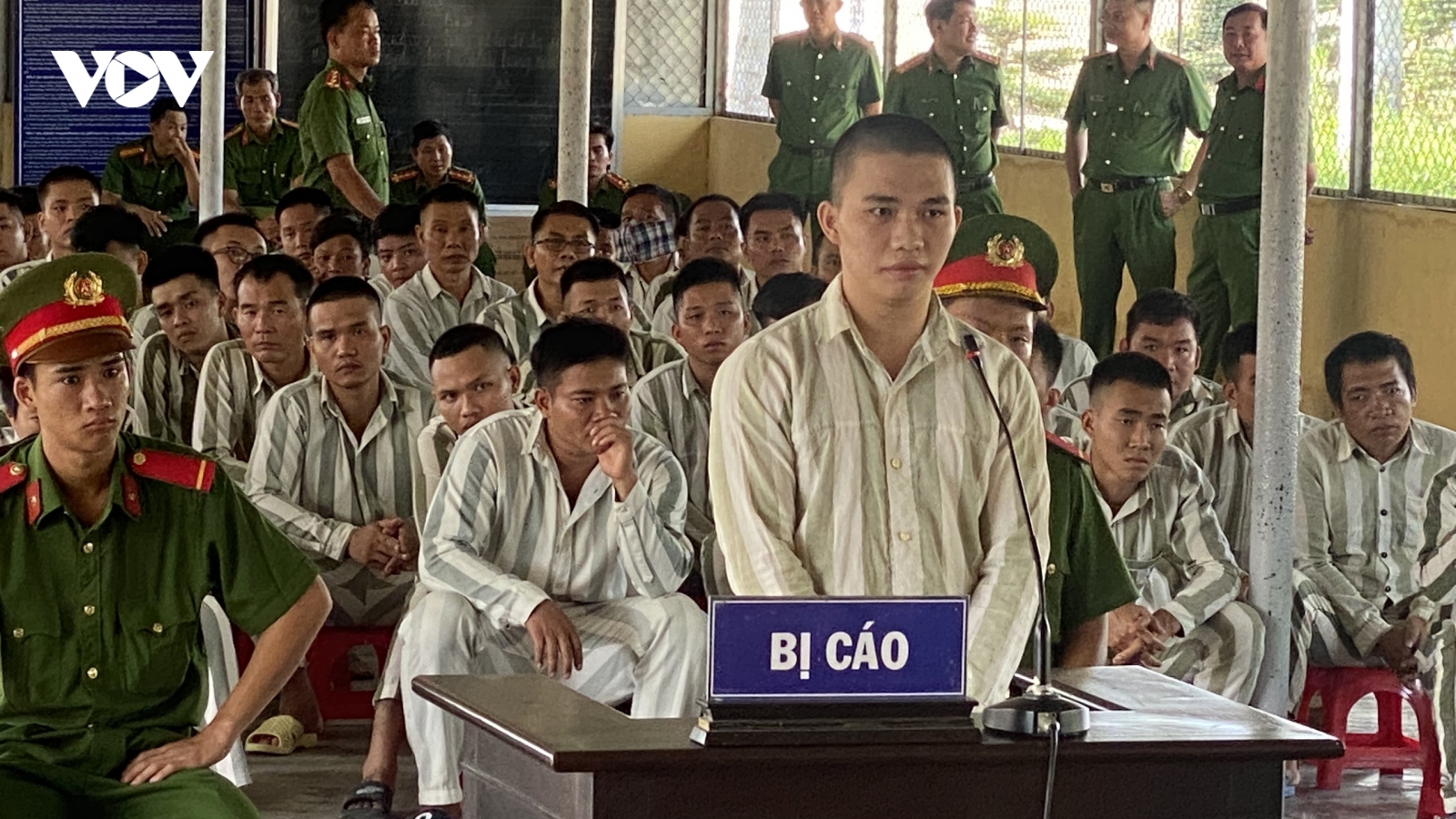 Trốn khỏi trại giam, bị phạt thêm 2 năm 6 tháng tù giam