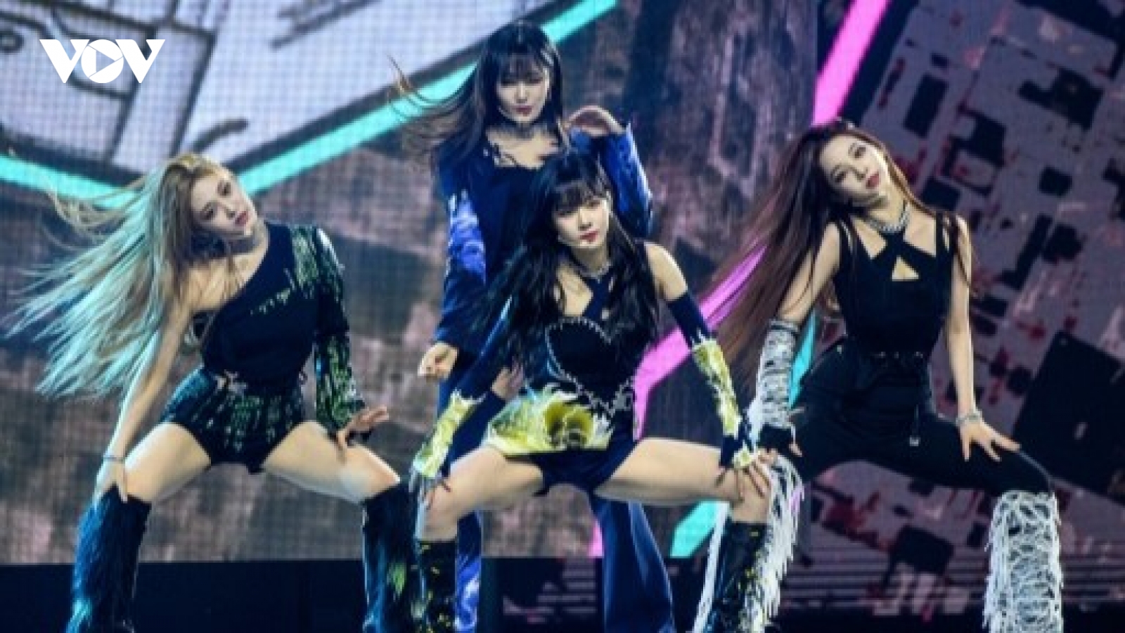 Tiết lộ lý do "sao" K-pop sợ hẹn hò