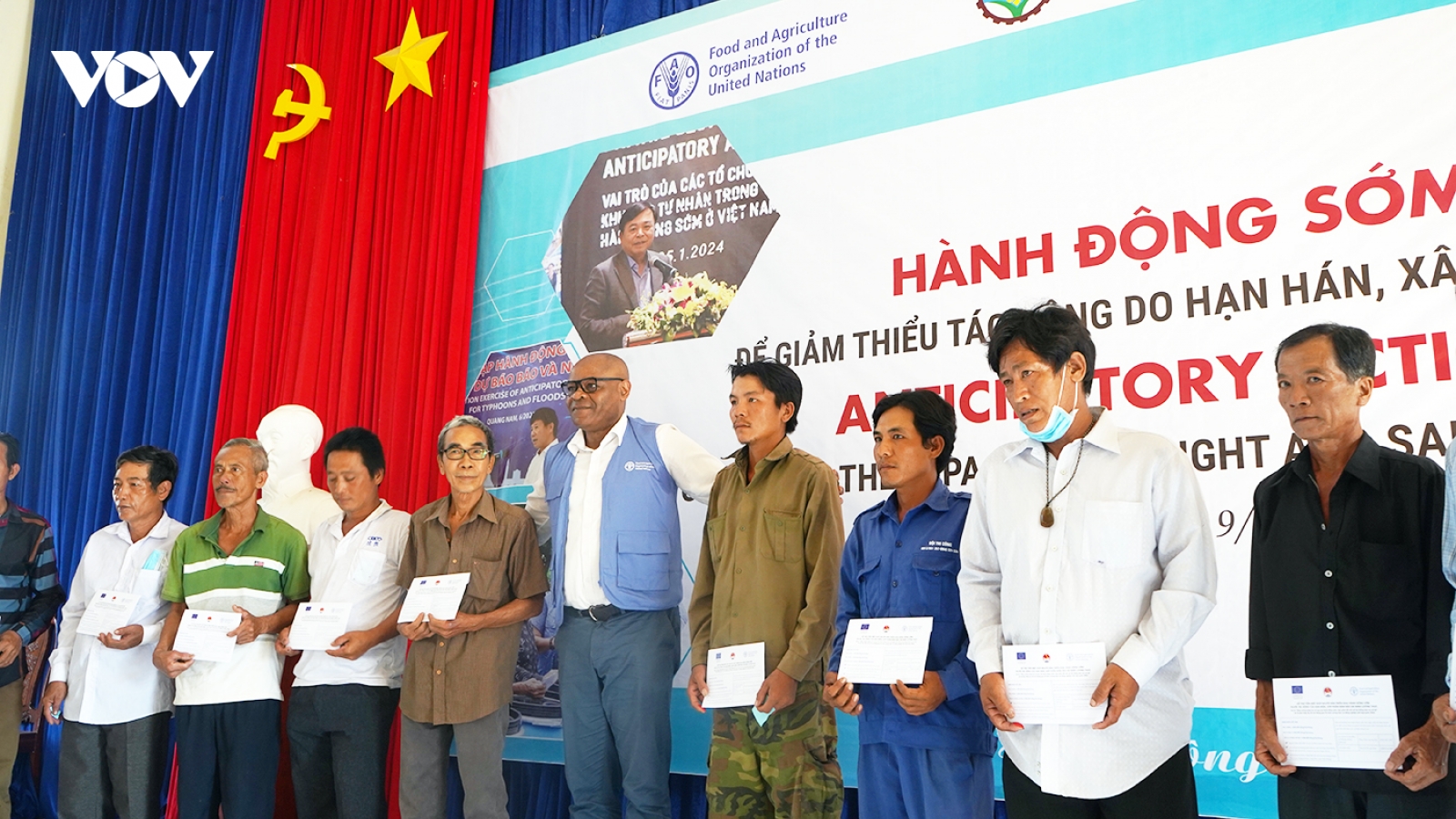 Hỗ trợ 5,4 tỷ đồng cho hơn 1.000 hộ dân ở Cà Mau bị ảnh hưởng do xâm nhập mặn