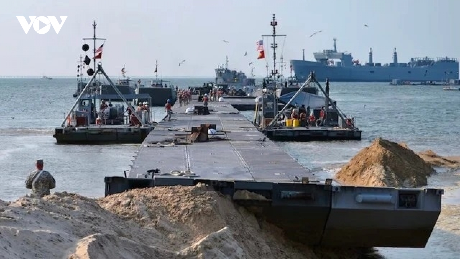 Quân đội Mỹ bắt đầu xây dựng cầu cảng để đưa viện trợ nhân đạo vào Gaza