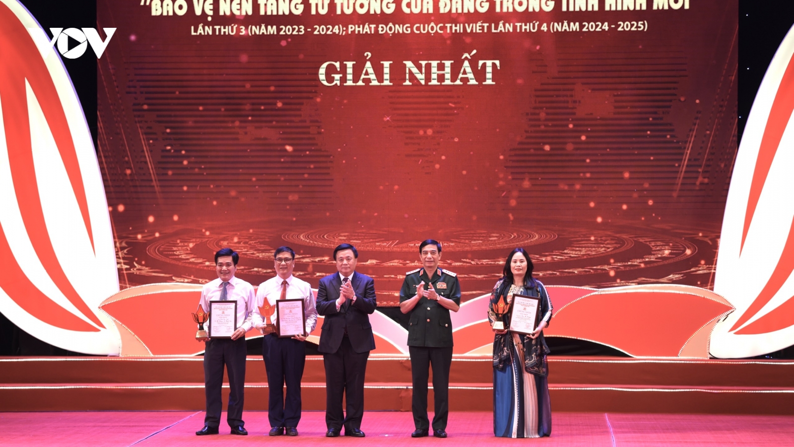 Trao giải cuộc thi viết "Bảo vệ nền tảng tư tưởng của Đảng trong tình hình mới"