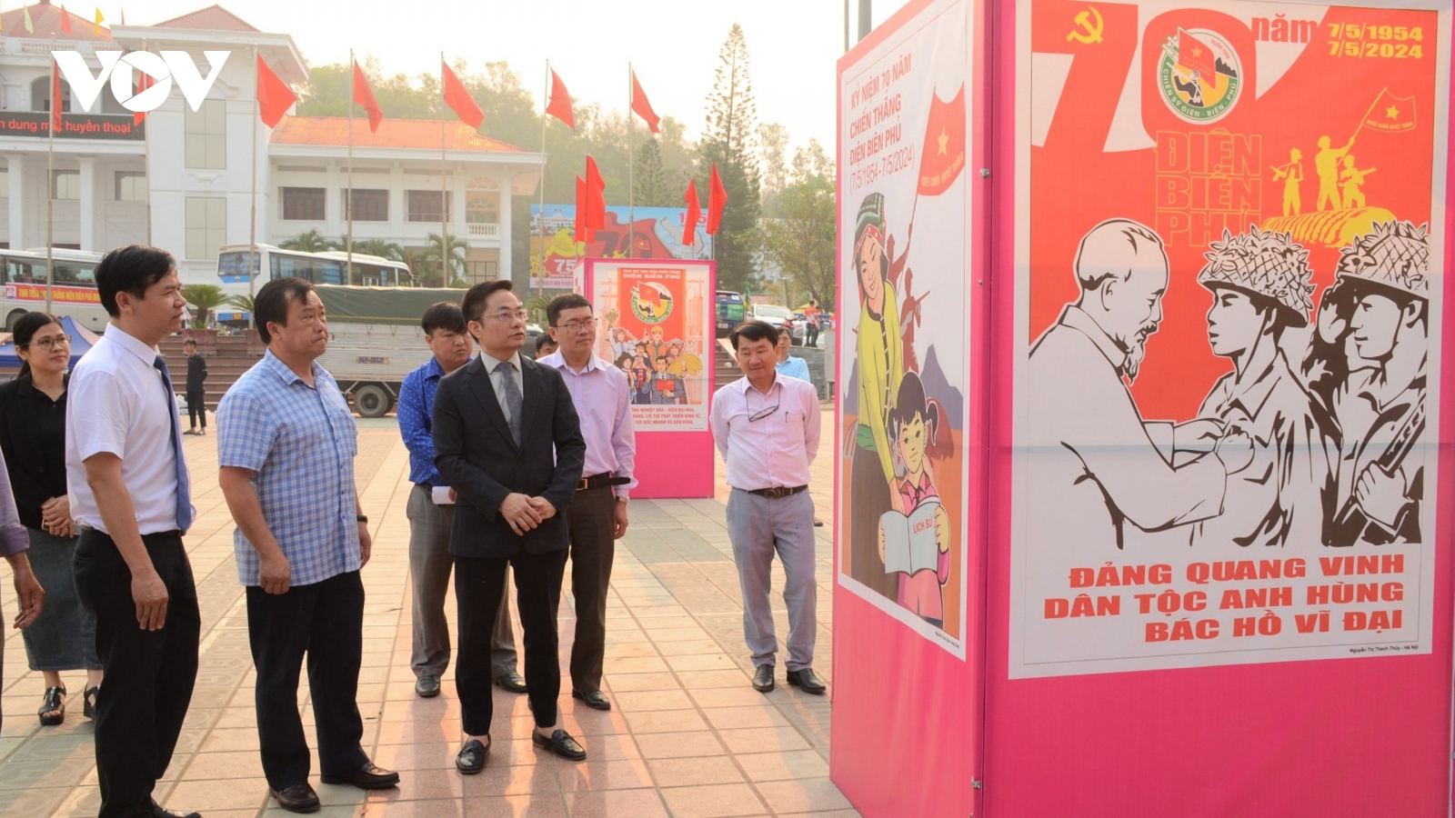 Triển lãm 70 bức tranh cổ động tuyên truyền tấm lớn về chiến thắng Điện Biên Phủ