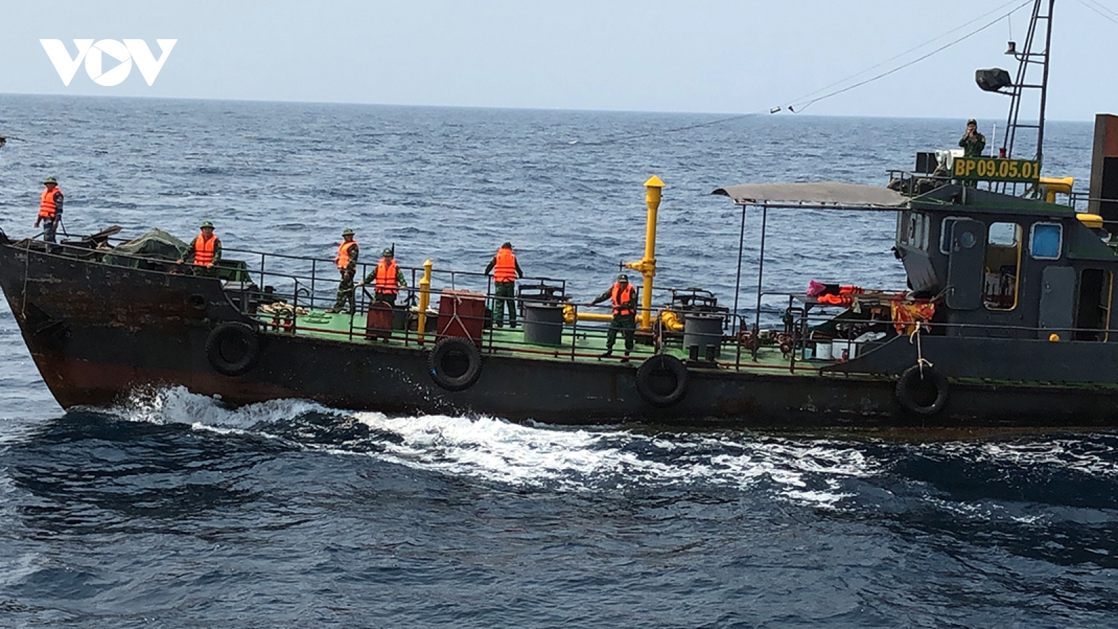 Chìm tàu kéo gần đảo Lý Sơn: Tìm thấy 4 thi thể, 5 người vẫn đang mất tích