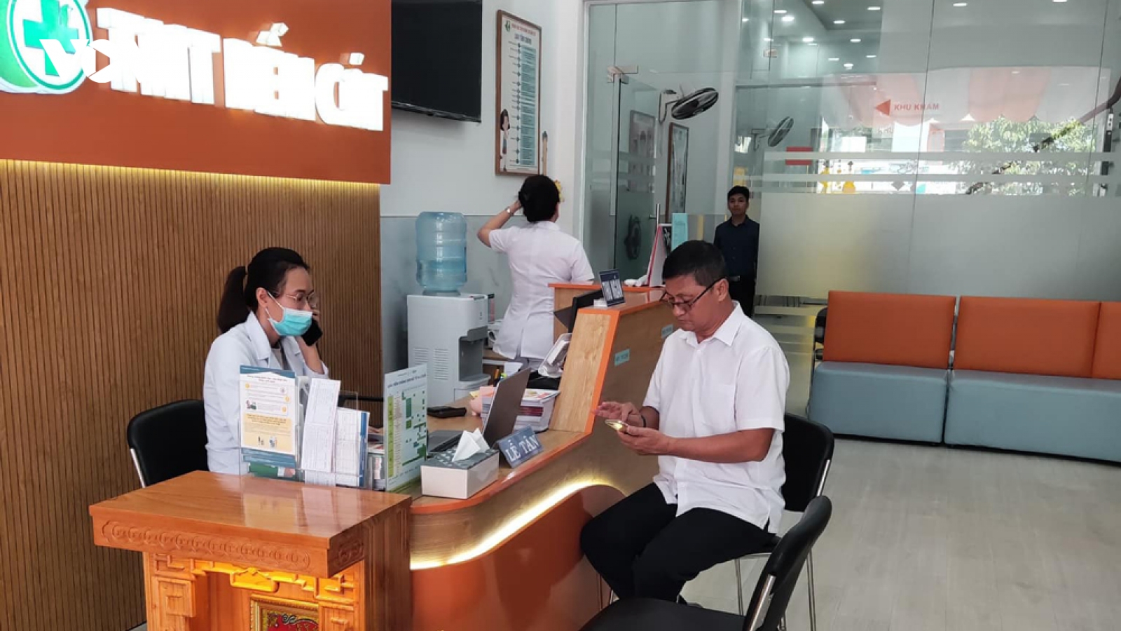 Bé gái 2 tháng tuổi ở Bình Dương sốc phản vệ sau tiêm vaccine
