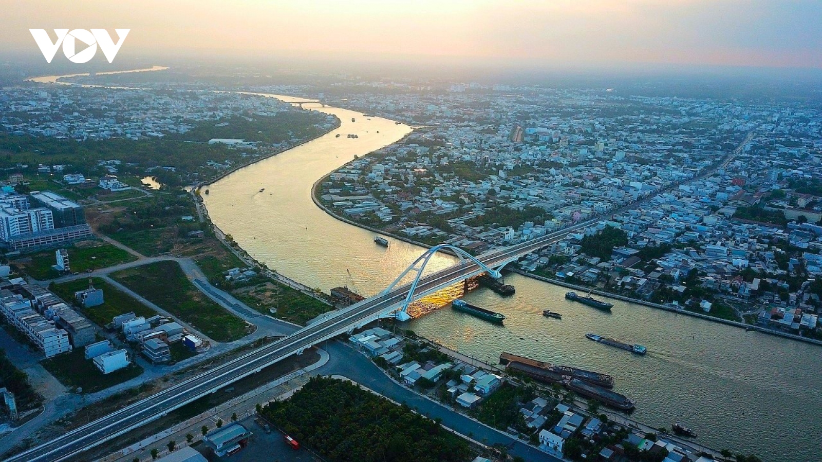 Nhiều lần lỡ hẹn, cây cầu gần 800 tỷ bắc qua sông Cần Thơ chính thức hoạt động