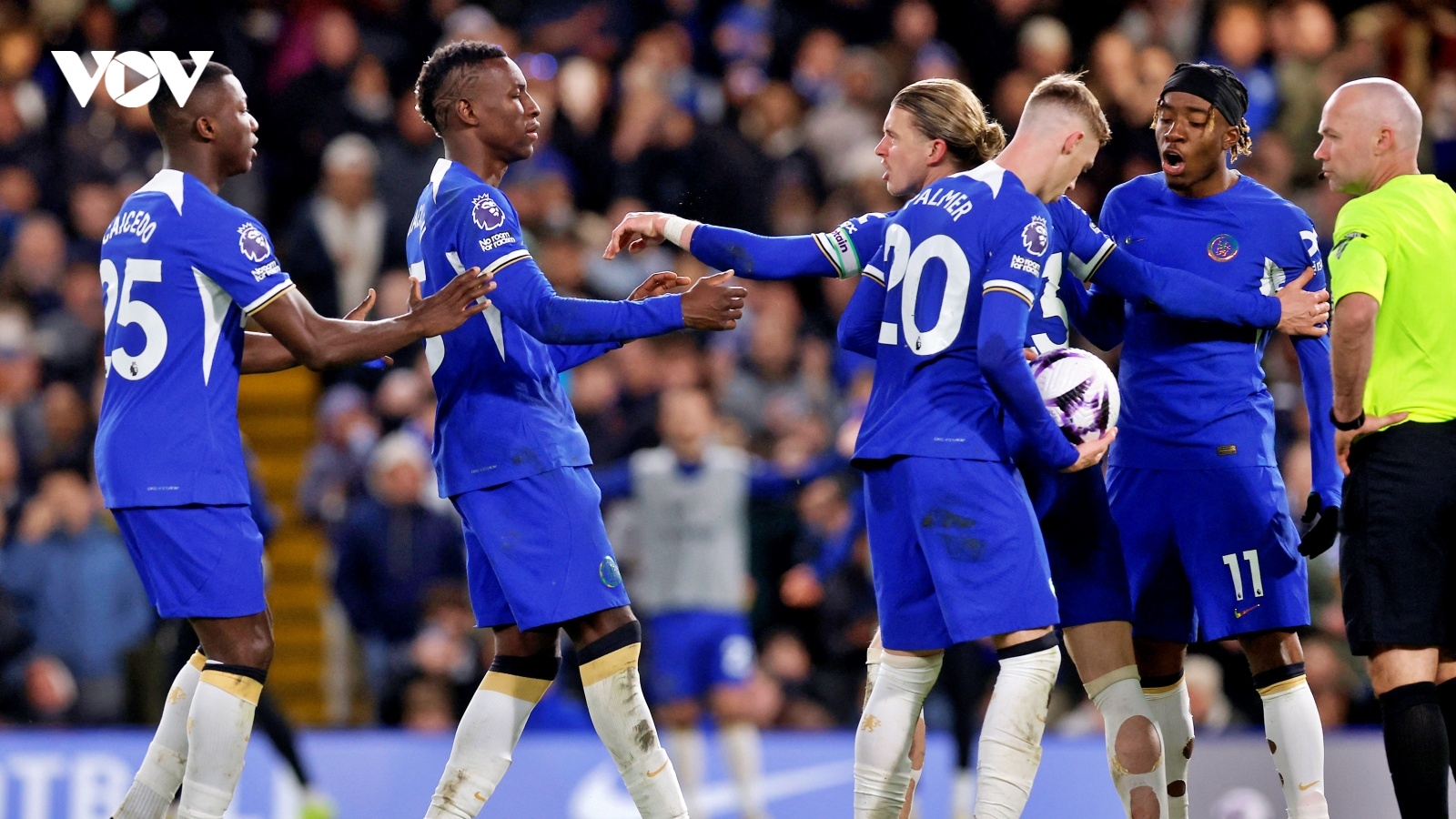 Dàn sao Chelsea hành động gây sốc, HLV Pochettino xấu hổ vì học trò