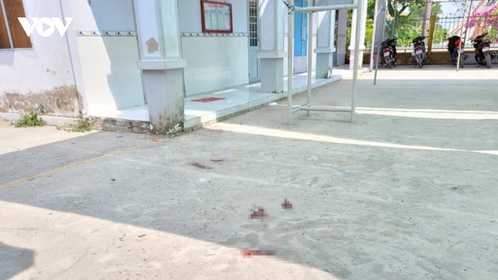 Hiệu phó trường tiểu học bị chồng đồng nghiệp chém trọng thương