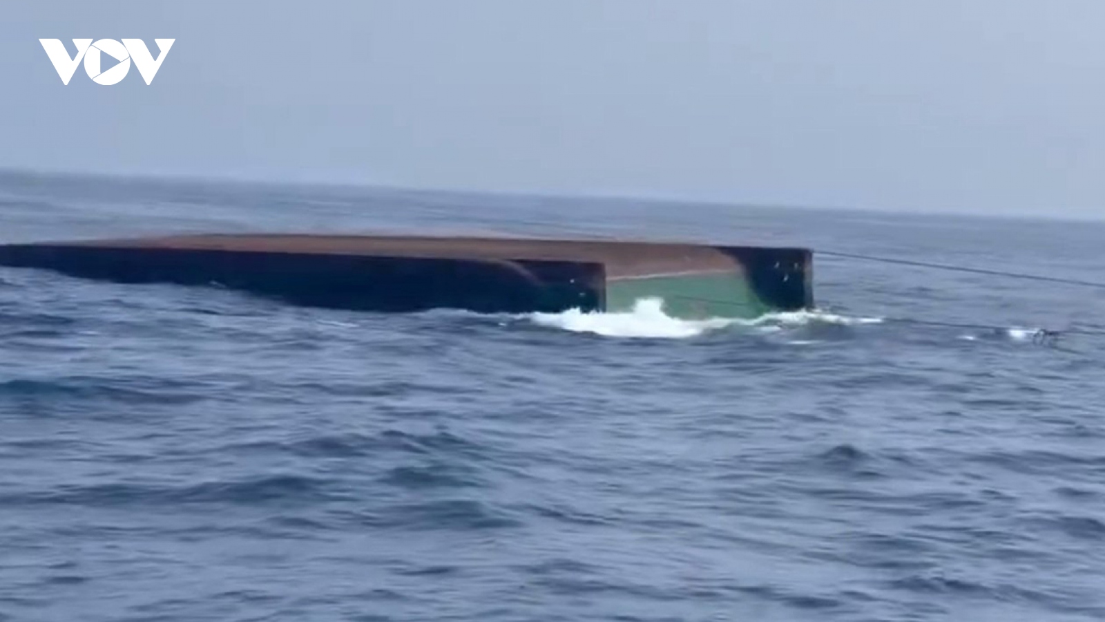 Chìm tàu gần đảo Lý Sơn, 3 người chết, 2 người mất tích