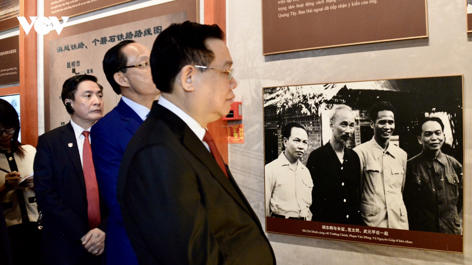 Chủ tịch Quốc hội thăm Khu di tích lịch sử Chủ tịch Hồ Chí Minh tại Côn Minh
