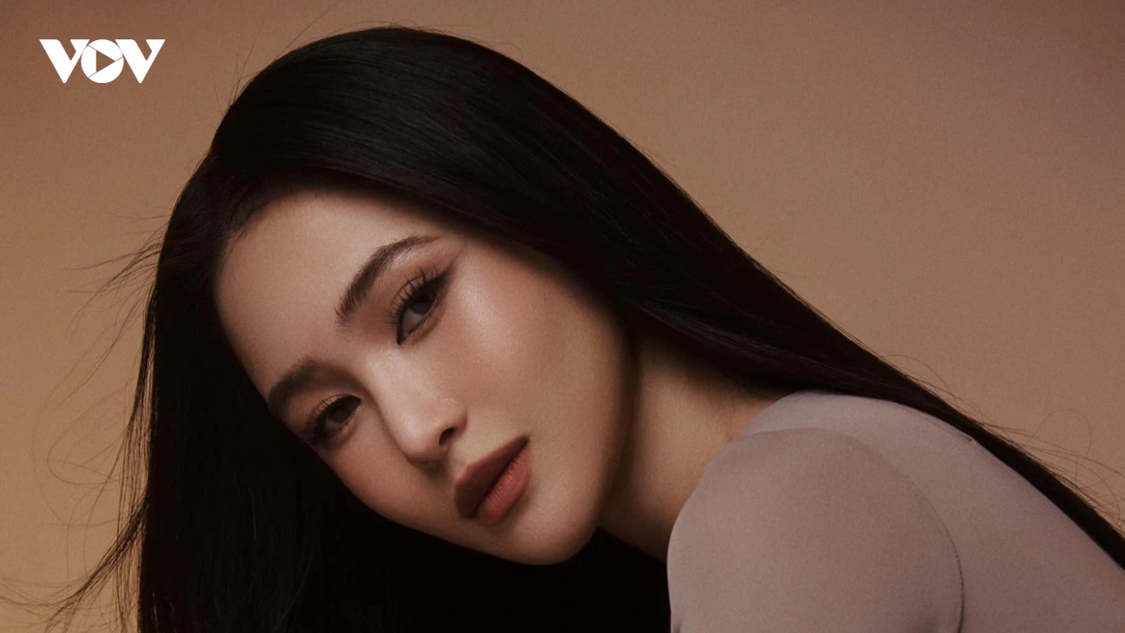 Chuyện showbiz: Ca sĩ Hương Tràm lên tiếng về thông tin lan truyền trên mạng xã hội