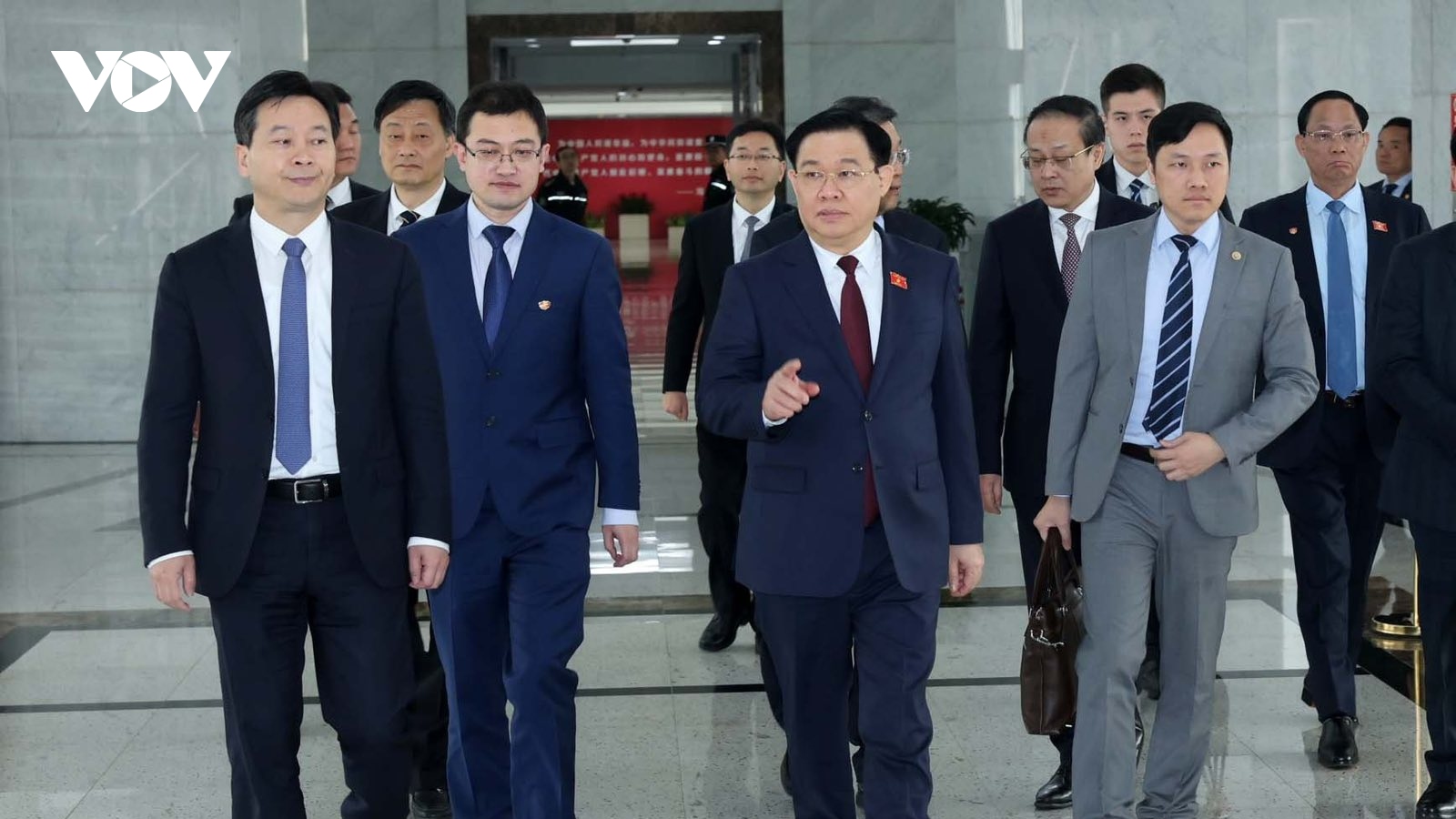 Chủ tịch Quốc hội thăm và làm việc tại Khu thí điểm thương mại tự do Thượng Hải