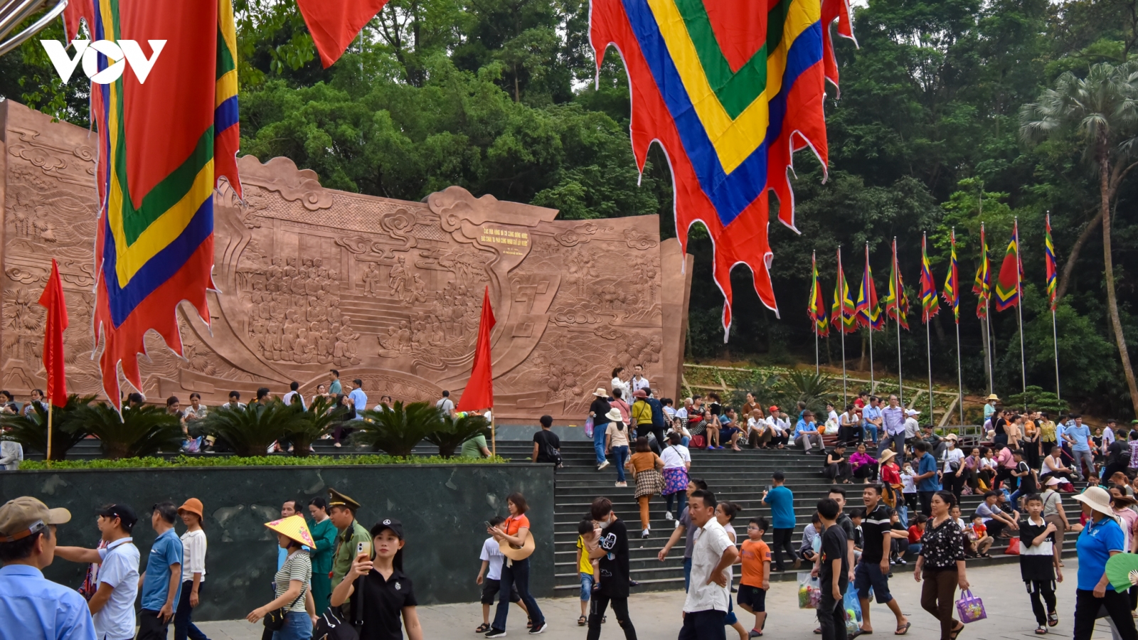 Người dân, du khách cần lưu ý điều gì khi dâng hương Đền Hùng?