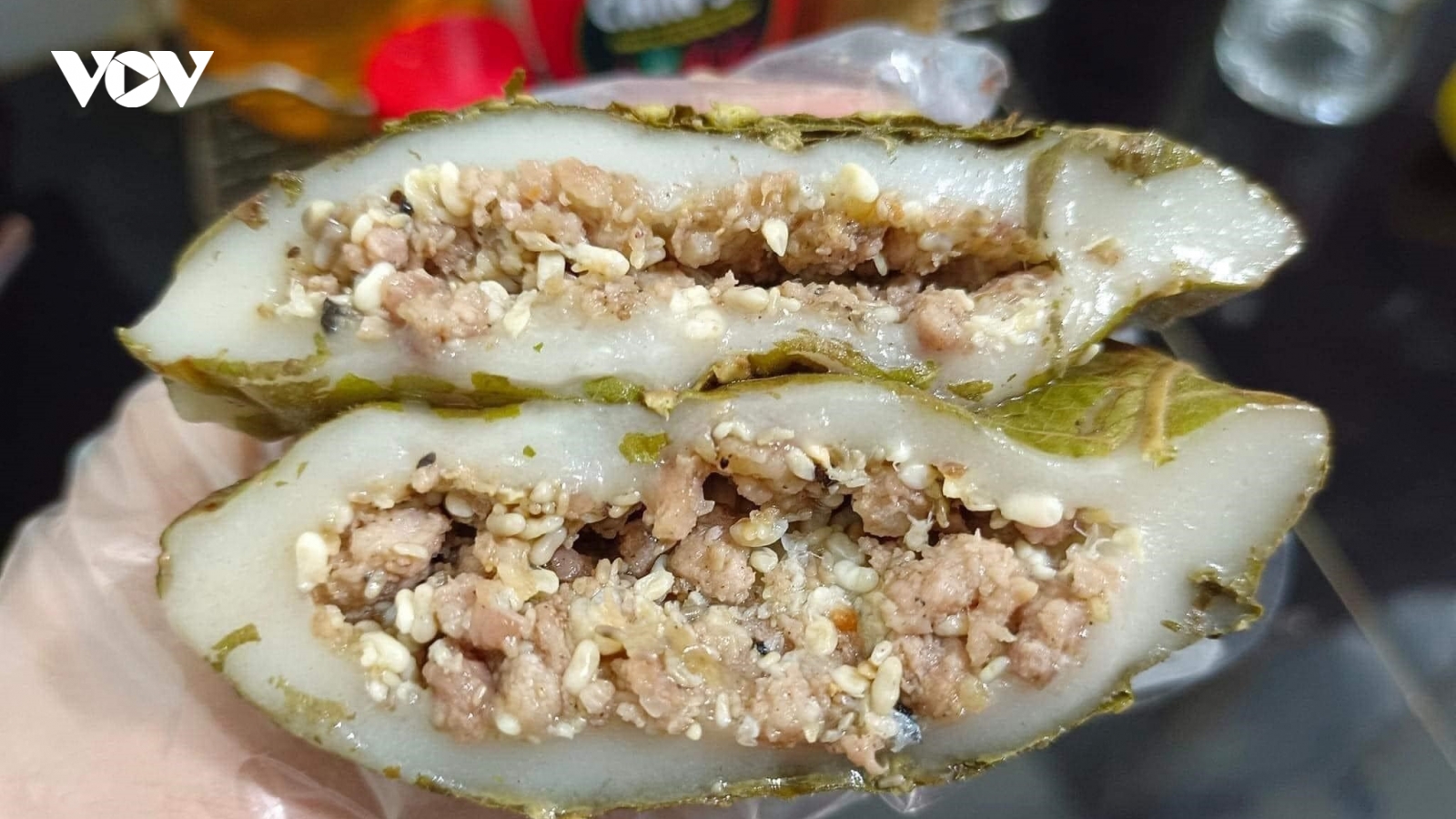 Bánh trứng kiến lạ miệng được nhiều thực khách săn lùng