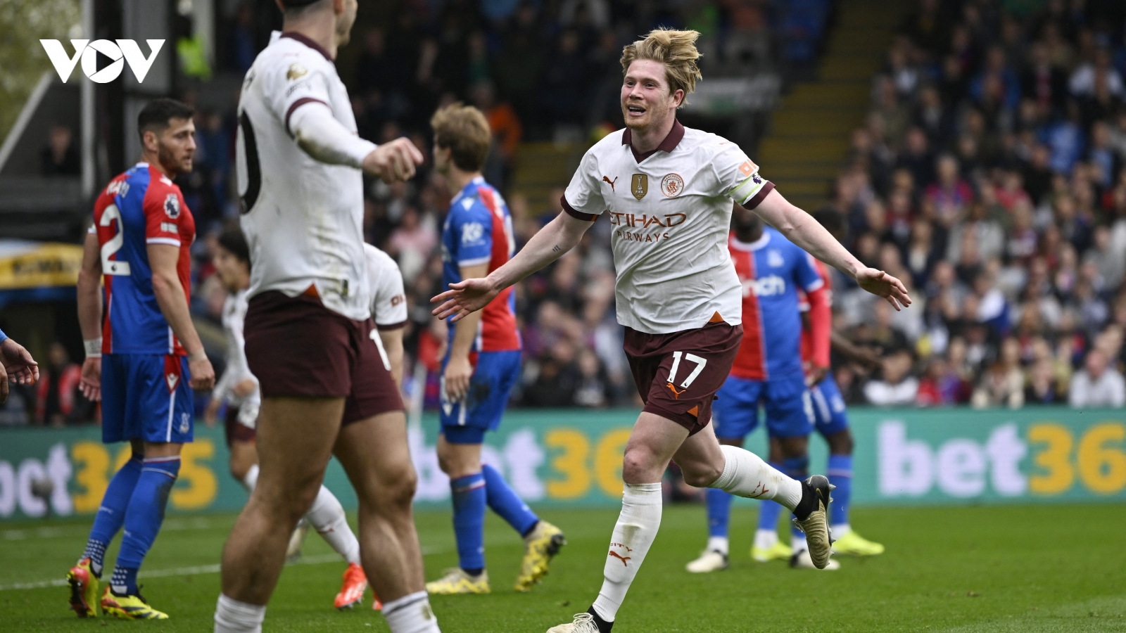 De Bruyne tỏa sáng, Man City ''thổi lửa'' vào cuộc đua vô địch Ngoại hạng Anh