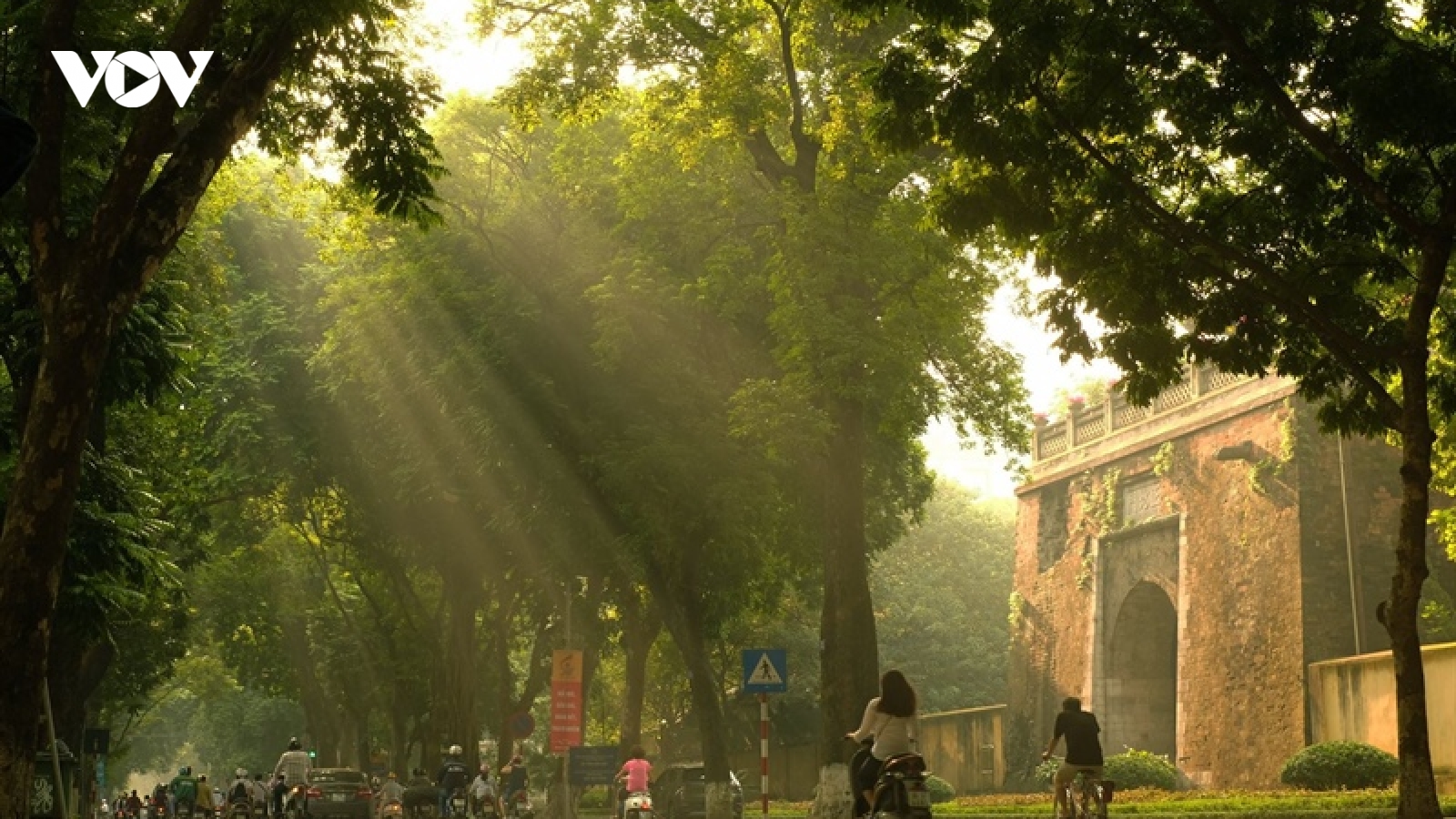 Thời tiết hôm nay 26/4: Hà Nội ngày nắng, chiều tối và đêm có mưa rào và dông