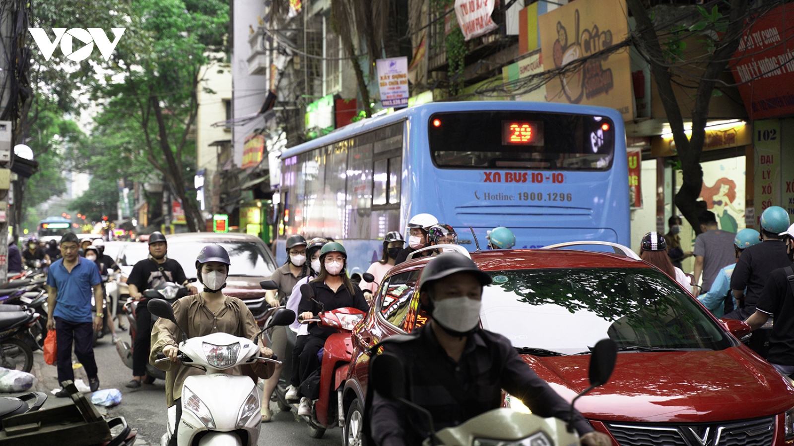Xóa điểm đen ùn tắc giao thông trên đường Nguyễn Tuân, quận Thanh Xuân