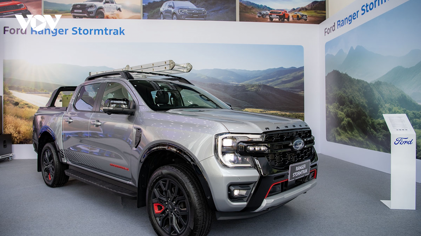 Bộ đôi Ford Ranger Stormtrak và Everest Platinum ra mắt, giá từ 1,039 tỷ đồng