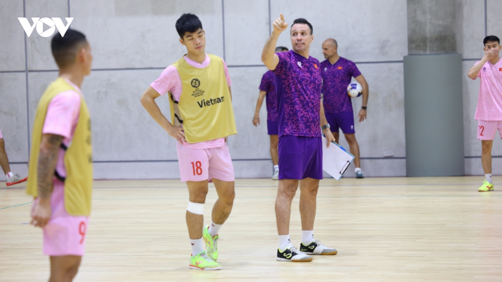 HLV Giustozzi “truyền lửa” cho ĐT Futsal Việt Nam