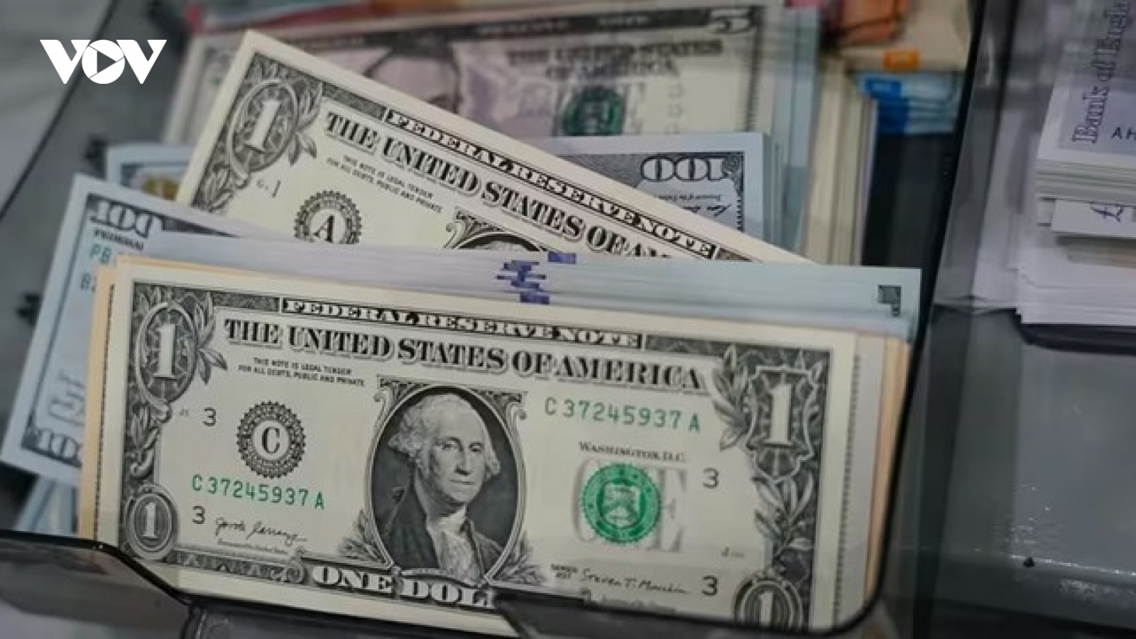 Fed giữ nguyên lãi suất bất chấp sức ép từ Tổng thống Mỹ