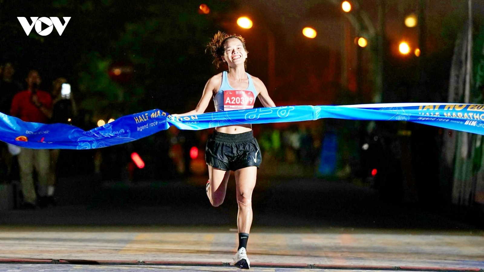 Phạm Thị Hồng Lệ vô địch giải chạy Tay Ho Half Marathon 2024