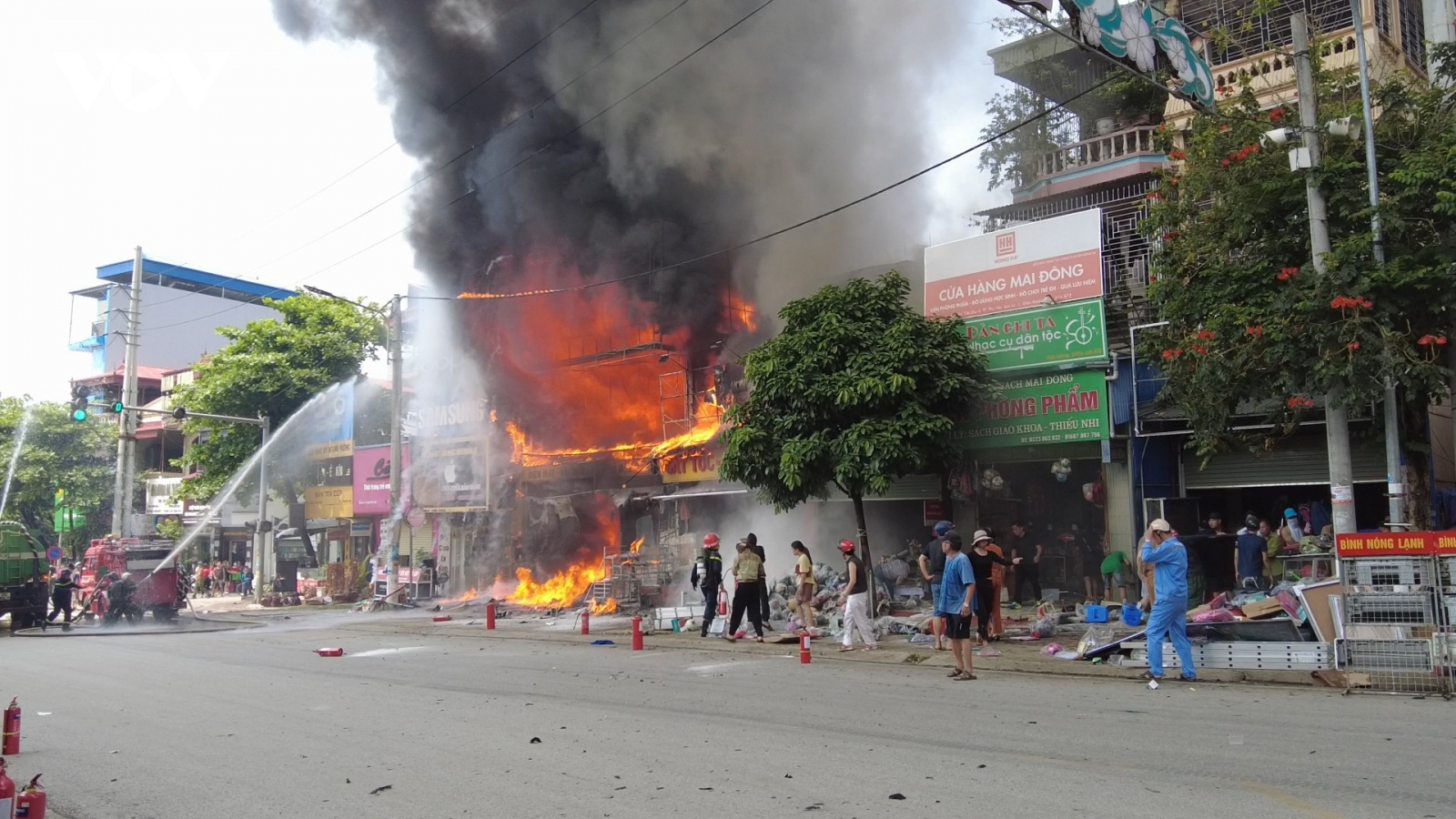 Hỏa hoạn thiêu rụi kho đồ điện tử, điện lạnh