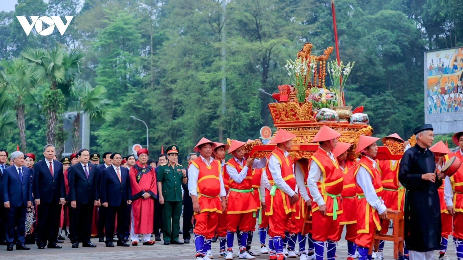 Thủ tướng Phạm Minh Chính dâng hương tưởng nhớ các Vua Hùng