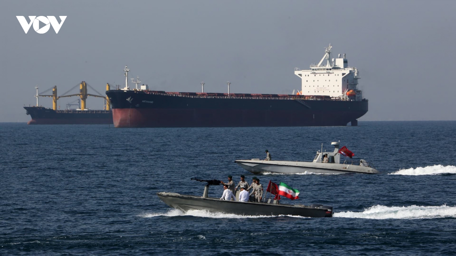 Chiến sự Trung Đông: Iran bắt tàu liên quan đến Israel gần eo biển Hormuz