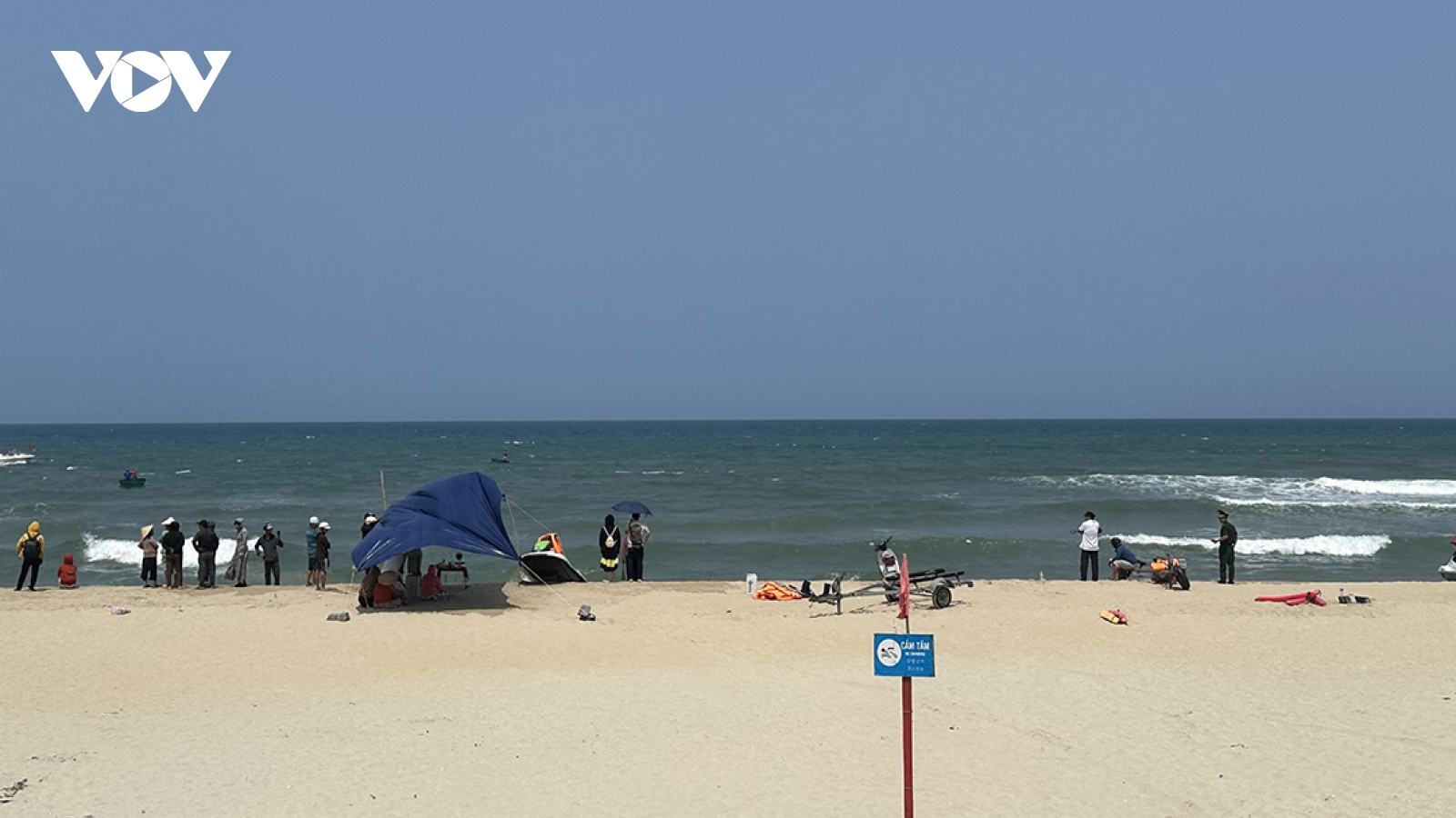 2 anh em sinh đôi 14 tuổi ở Đà Nẵng bị sóng biển cuốn trôi