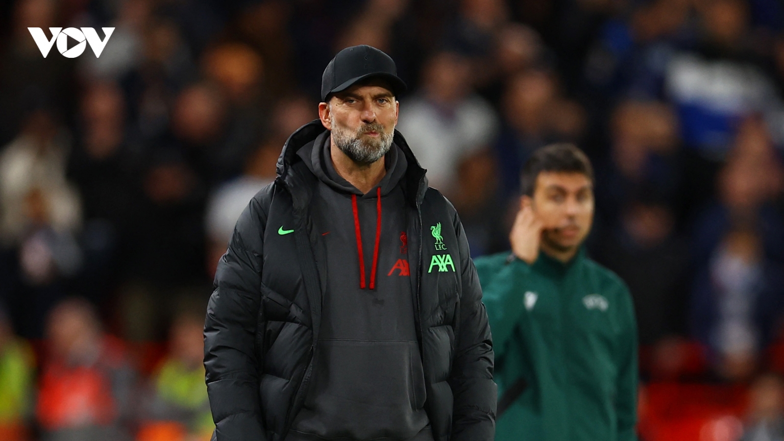 Liverpool thua sốc, HLV Klopp nói cầu thủ "mất trí"