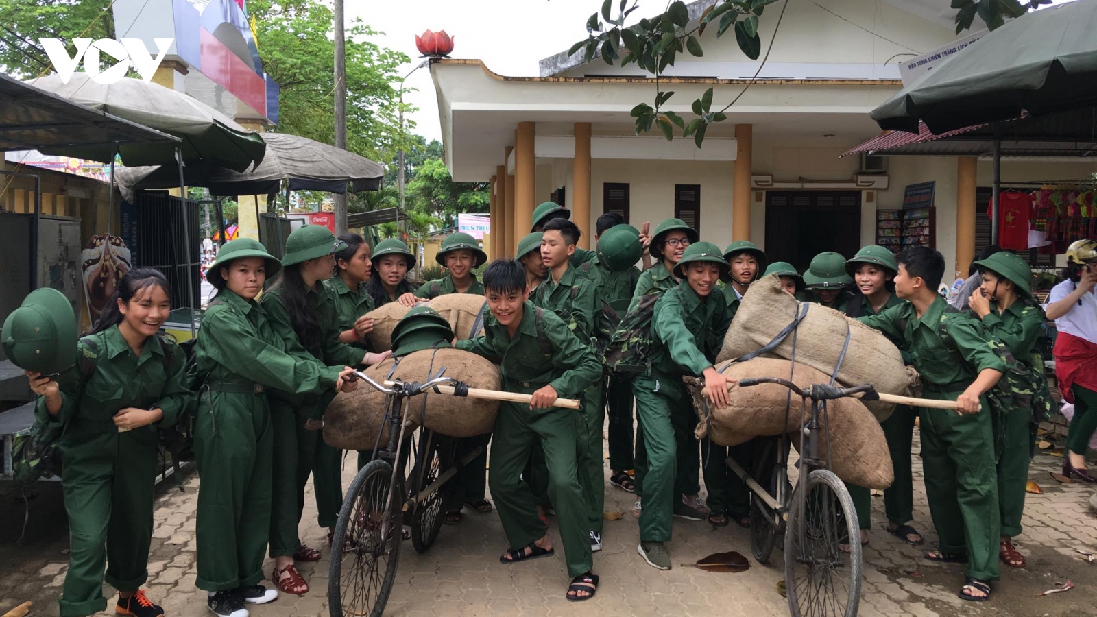 Khơi dậy tình yêu lịch sử cho học sinh bằng trải nghiệm thực tế