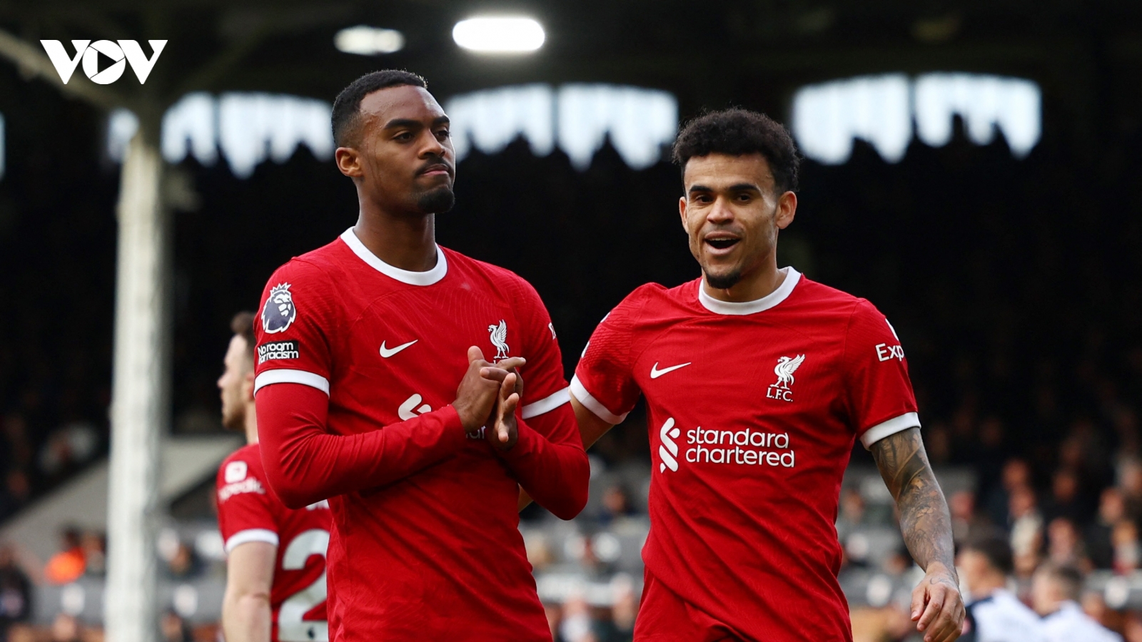 Bảng xếp hạng Ngoại hạng Anh mới nhất: Liverpool vượt qua Man City