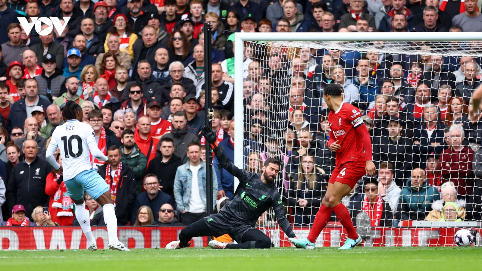 Hàng công vô duyên kỳ lạ, Liverpool thua đau Crystal Palace