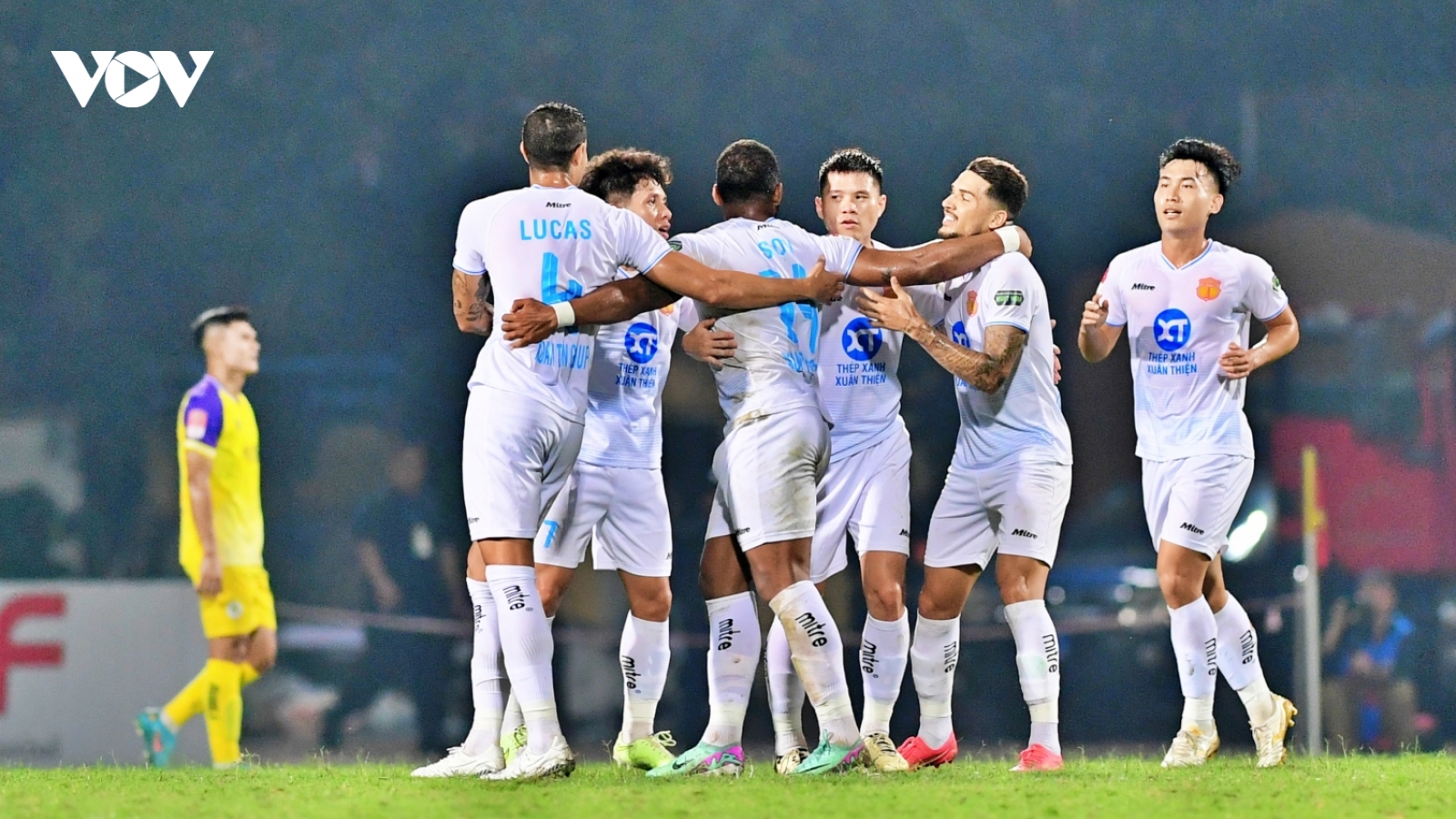 CLB Nam Định đối diện lịch thi đấu "tử thần" khi V-League trở lại